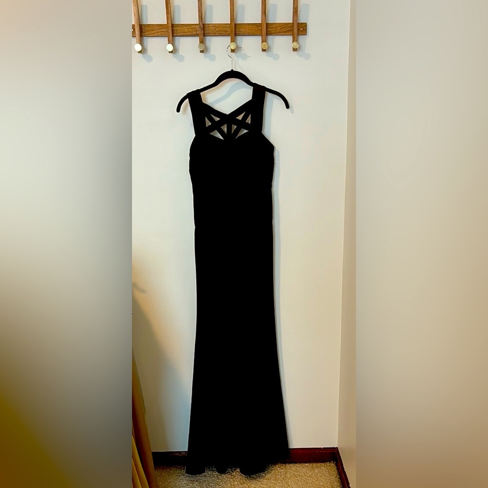 BCBG Maxazria Size 02 TTS. Black long dress.